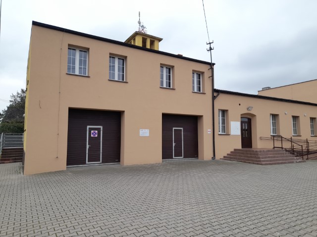 Ocieplenie ściany frontowej budynku remizy w Cieninie Kościelnym